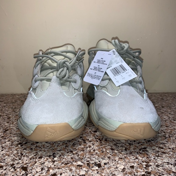 Too small and want to sell - Picture 2 of 6